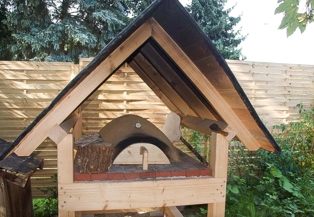 Lehm Pizzaofen mit Holzstand