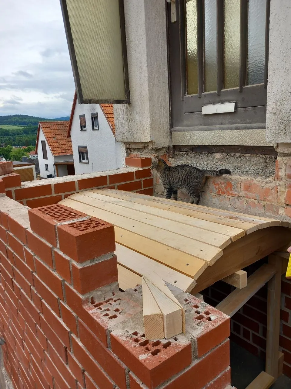 Lehrgerüst für das Gewölbe mit Baustellenkatze