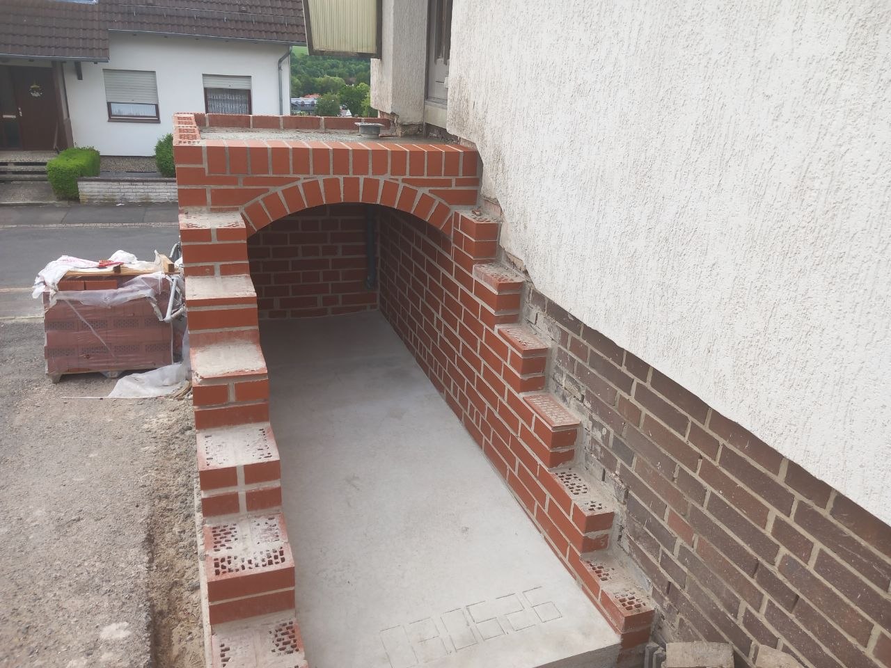 Eingangsbereich Neubau – Fertig mit Tonnengewölbe